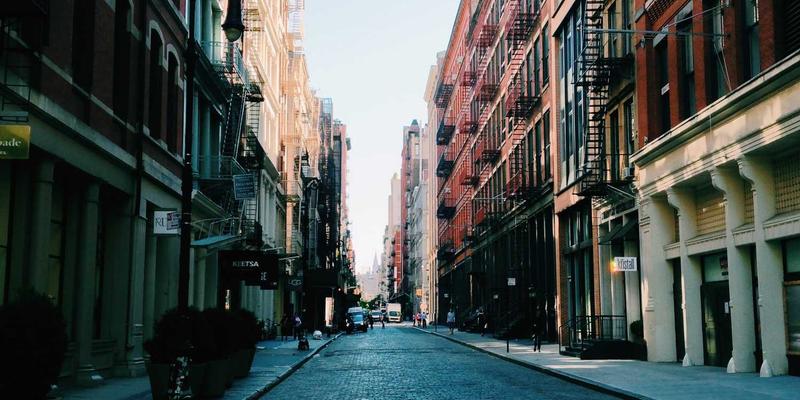 雷龙箱防潮防霉全攻略：木质鱼箱密封技术与通风设计的平衡艺术